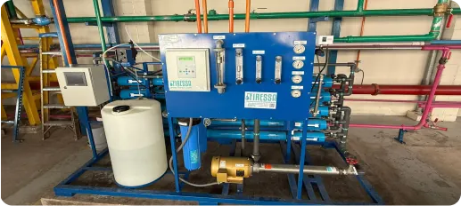 Sistema de suavización y filtración instalado en un cuarto de máquinas